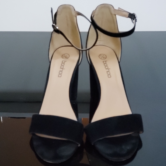 3 for $20 👠Boohoo black chunky heel sandals - Picture 2 of 4